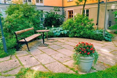 Courtyard Garden Design – Learn About Gardening In A Courtyard