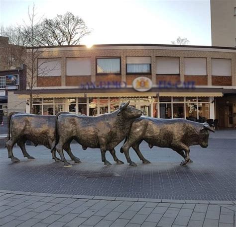 Large Outdoor Life Sized Bronze Cow Sculptures | Animal Sculpture