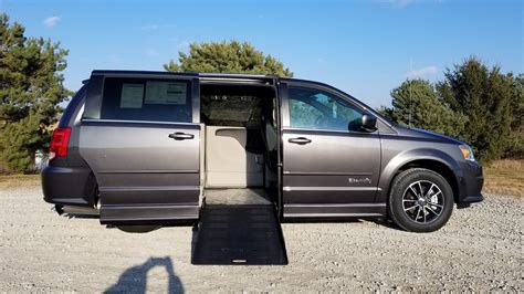 Wheelchair Van For Sale | 2017 Dodge Grand Caravan | Stock: IC2172 | Iowa Mobility LLC