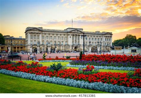 Buckingham Palace London United Kingdom Stock Photo (Edit Now) 457813381