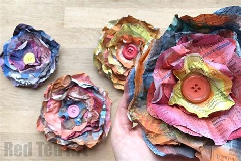 Easy Newspaper Flowers DIY - Red Ted Art - Kids Crafts