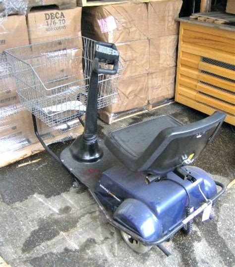 2005 Amigo Mobility Smart Shopper 4200 Motorized Shopping Cart s/n:075347. Buyer loads, no ...