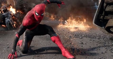 These Movie Characters Nailed the Iconic Superhero Landing Pose