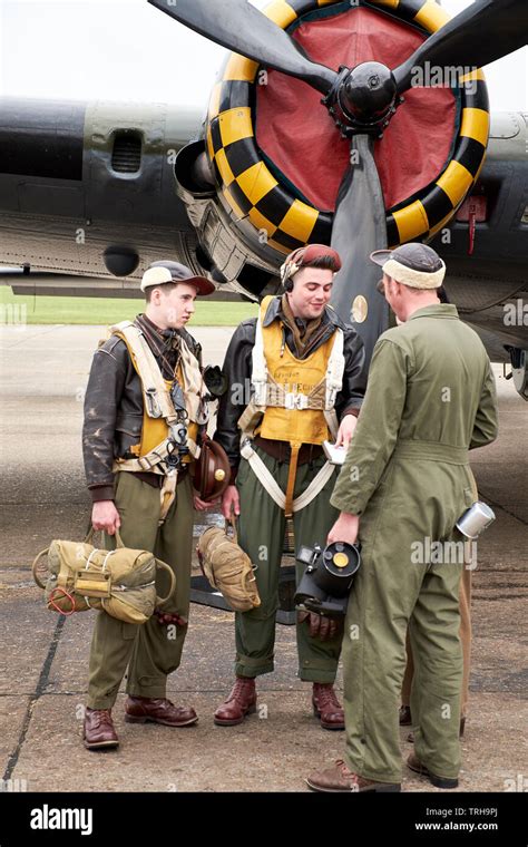 B17 bomber duxford hi-res stock photography and images - Alamy