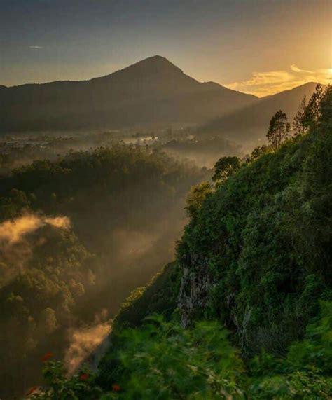 Negeri di Atas Awan, Tebing Keraton Bandung – Dolan Yok