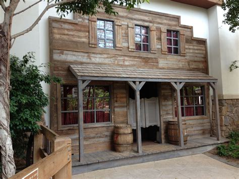 backyardchickencoopplans.com | Western homes, Saloon decor, Old west town