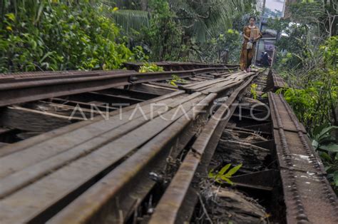 Reaktivasi jalur kereta api Rangkasbitung-Labuan ditunda | ANTARA Foto