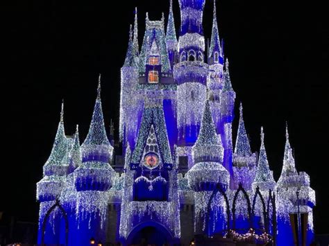 Christmas at Disney World Virtual Tour 2020 - Sand and Snow