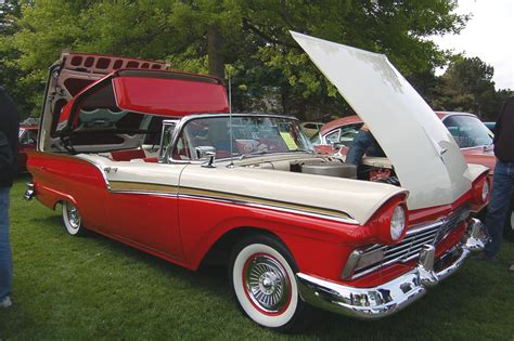 Hardtop Convertible: 1959 Ford Fairlane 500 Skyliner