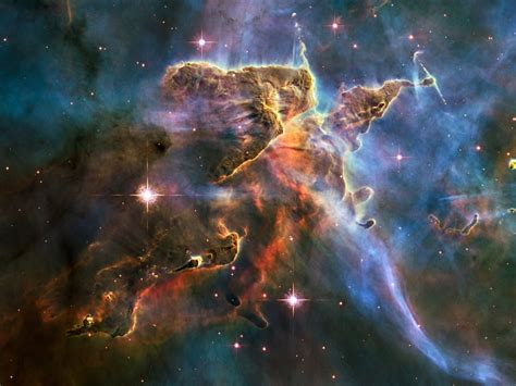 As melhores imagens dos 22 anos do telescópio Hubble | TVI24