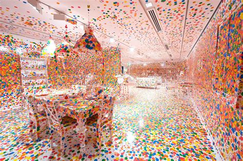 The Obliteration Room l'installazione di Yayoi Kusama