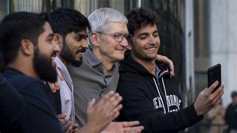 Apple stock rallies on earnings beat—what experts are watching now