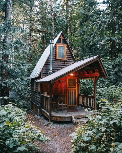 Alternative living in Washington state. I wouldn't mind waking up here ...