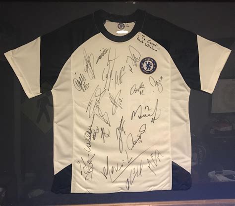 Chelsea Shirt Signed by the Team : chelseafc