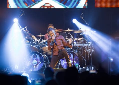 Journey's packed concert reveals 'boomers can't — and won't — stop believing | Vancouver Observer