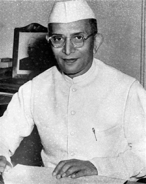 Morarji Desai Biography in Hindi | मोरारजी देसाई जीवन परिचय ...