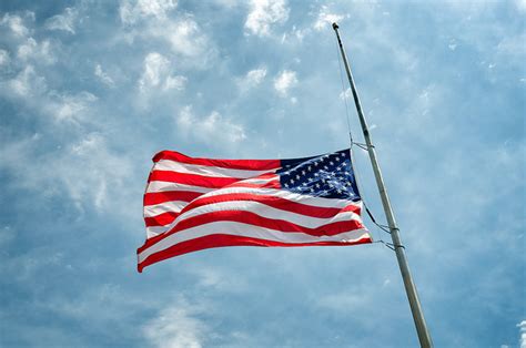 When to fly the American flag at half-staff - StarSpangledFlags.com