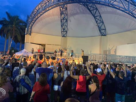 Christian Event in Downtown West Palm Beach Draws Hundreds of Worshipers - PBC Voice