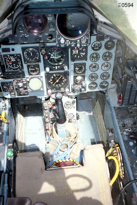 McDonnell-Douglas RF-4C Phantom II-Cockpit | Wwii airplane, Cockpit, Phantom