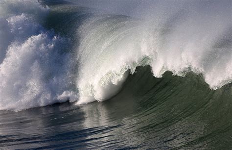 High surf advisory in effect as massive 20-foot waves predicted to pound coast