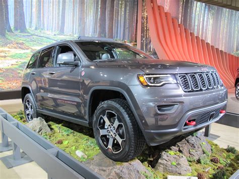 2017 Jeep Grand Cherokee Trailhawk ready to go off-road: Live photos