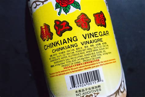 Chinese vinegars: pale rice vinegar and Chinkiang black vinegar (白醋 bai ...