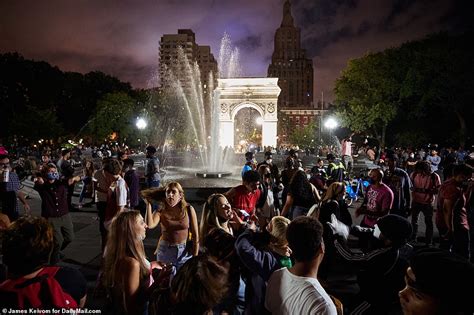 Young revelers pack Washington Square Park in Manhattan AGAIN | Daily ...