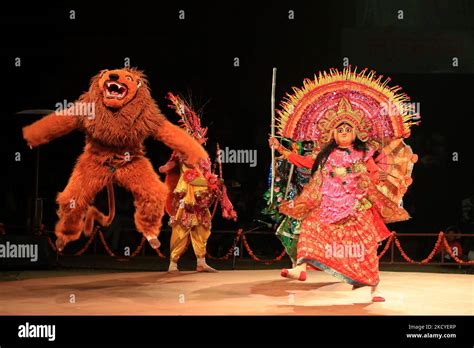 Traditional manbhum chhau dance hi-res stock photography and images - Alamy