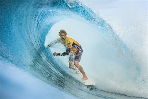 Hawaii’s John John Florence Claims Back-to-Back WSL Titles at Billabong Pipe Masters - VIBRAS MAG