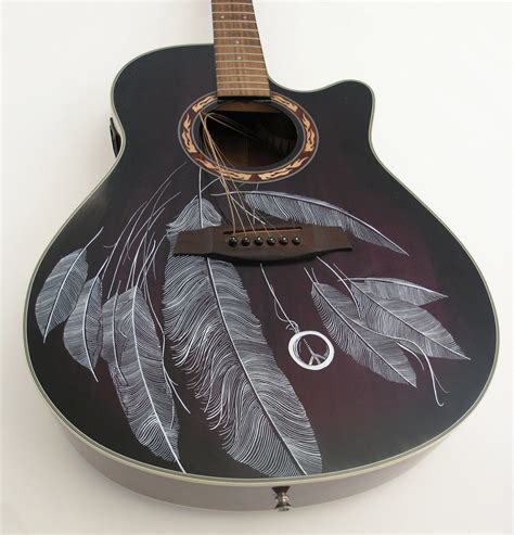 Acoustic Guitar - Voici la guitare acoustique. Il est décoré avec des plumes Guitar Porn, Music ...