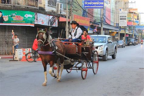 Horse Carriage in Lampang ‘Feel the touch of old-styled travel.’