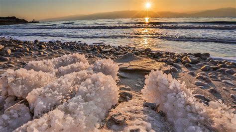 9 eerie and stunning photos of the disappearing Dead Sea - ISRAEL21c