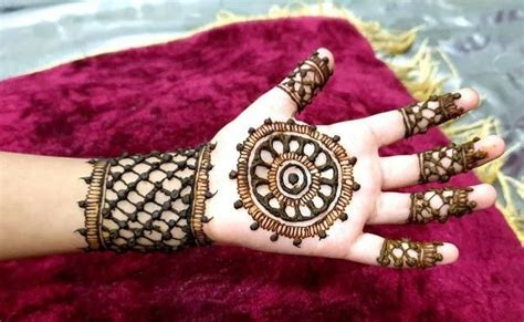 20+ Mehndi Designs For Kids - VenueLook Blog