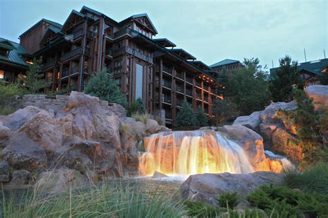 File:Disney's Wilderness Lodge at dusk.jpg - Wikipedia