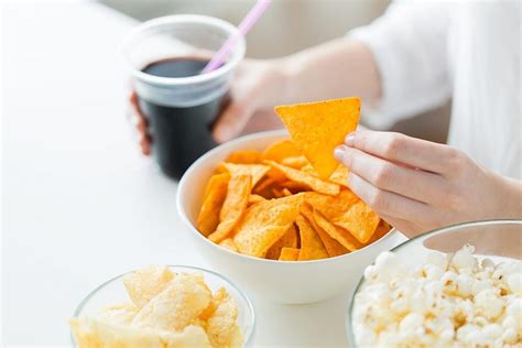 Diabetic Snacks: What to Eat and What to Skip | Reader's Digest