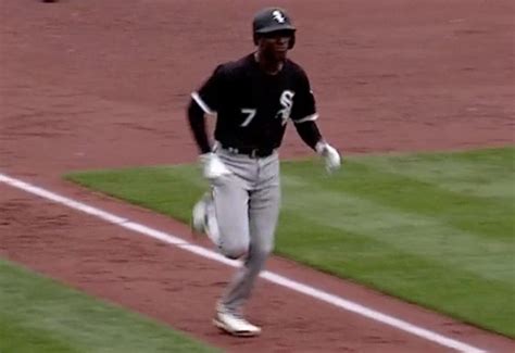 Tim Anderson defends his habit of bat-flipping homers