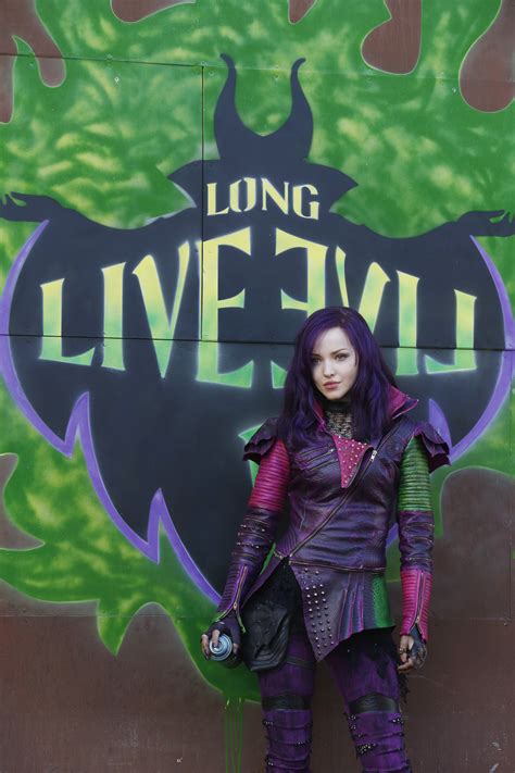 EXCLUSIVE: Dove Cameron Gets Wicked in 'Descendants' - Front Row Features