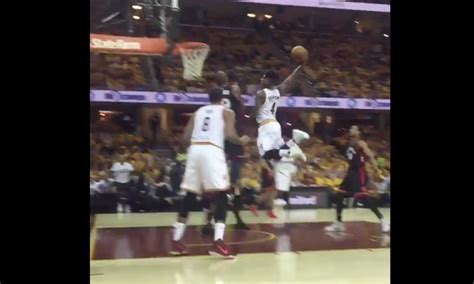 Iman Shumpert’s thunderous dunk looked even better from Joe Haden’s courtside seat | For The Win