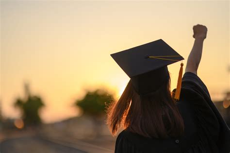 20+ Inspiring Graduation Quotes for Graduating Seniors