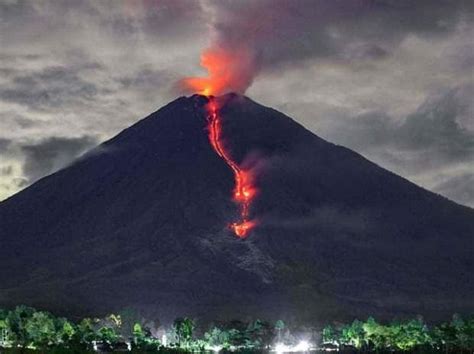 Indonesian volcano unleashes river of lava in new eruption: Report | International News Others ...