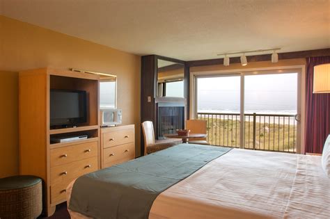 Visit the Hi-Tide Oceanfront Inn Seaside - Escape Lodging