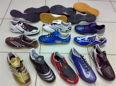 Selling cheap futsal shoes