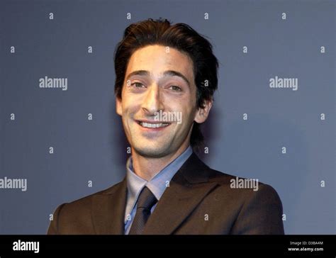 (dpa) - US actor Adrien Brody presents his new film 'The Pianist' which ...