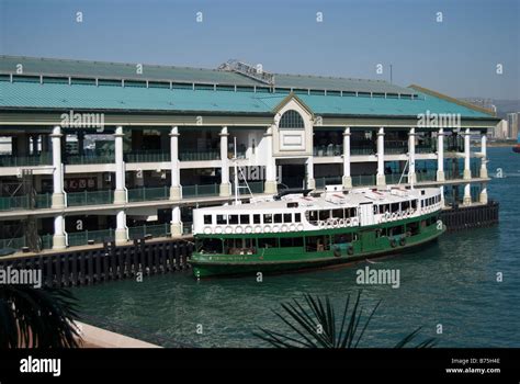 Star Ferry berthing at terminal, Central Pier, Sheung Wan, Victoria ...