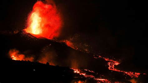 La Palma volcano eruption: Several earthquakes shake Spanish island amid fears lava flow could ...