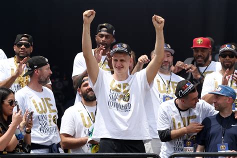 7 best moments of the Nuggets victory parade | FOX31 Denver