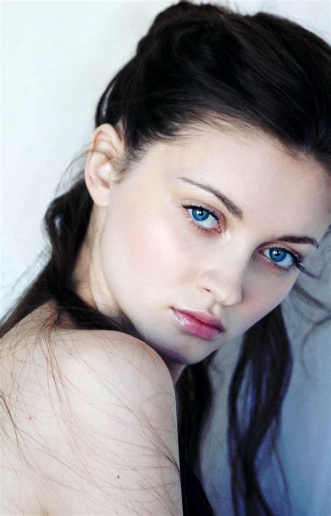 Black hair blue eyes pale skin - Hairstyle for women & man