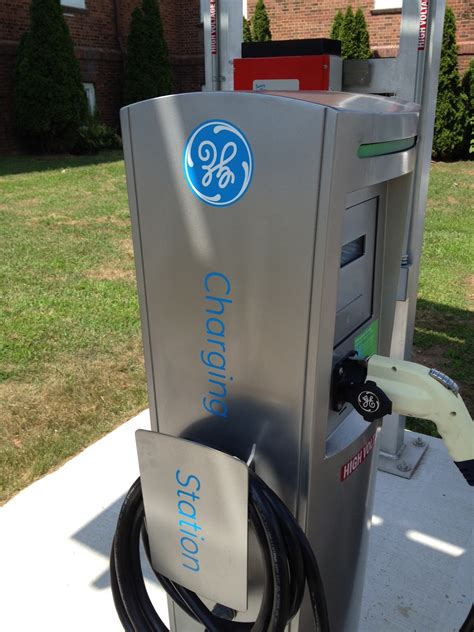 Small Scale Homes: Solar Powered Electric Car Charging Station