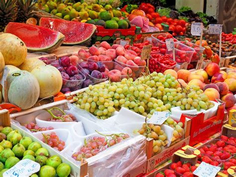 Fresh fruits shop market editorial image. Image of grocer - 77022030