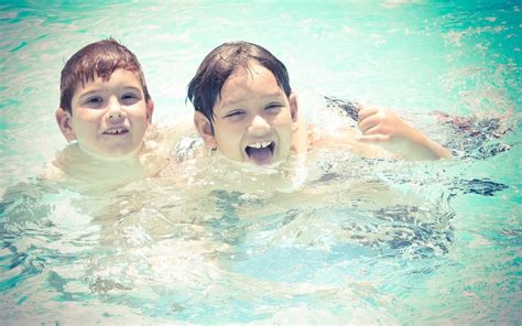 5 pool rules for kids that parents should commit to memory.